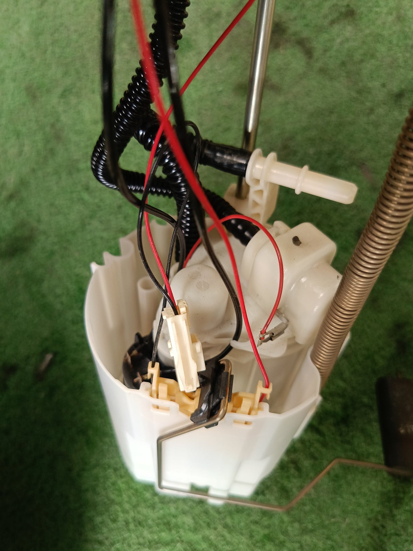 NISSAN X-TRAIL FUEL PUMP (F01R00S411)