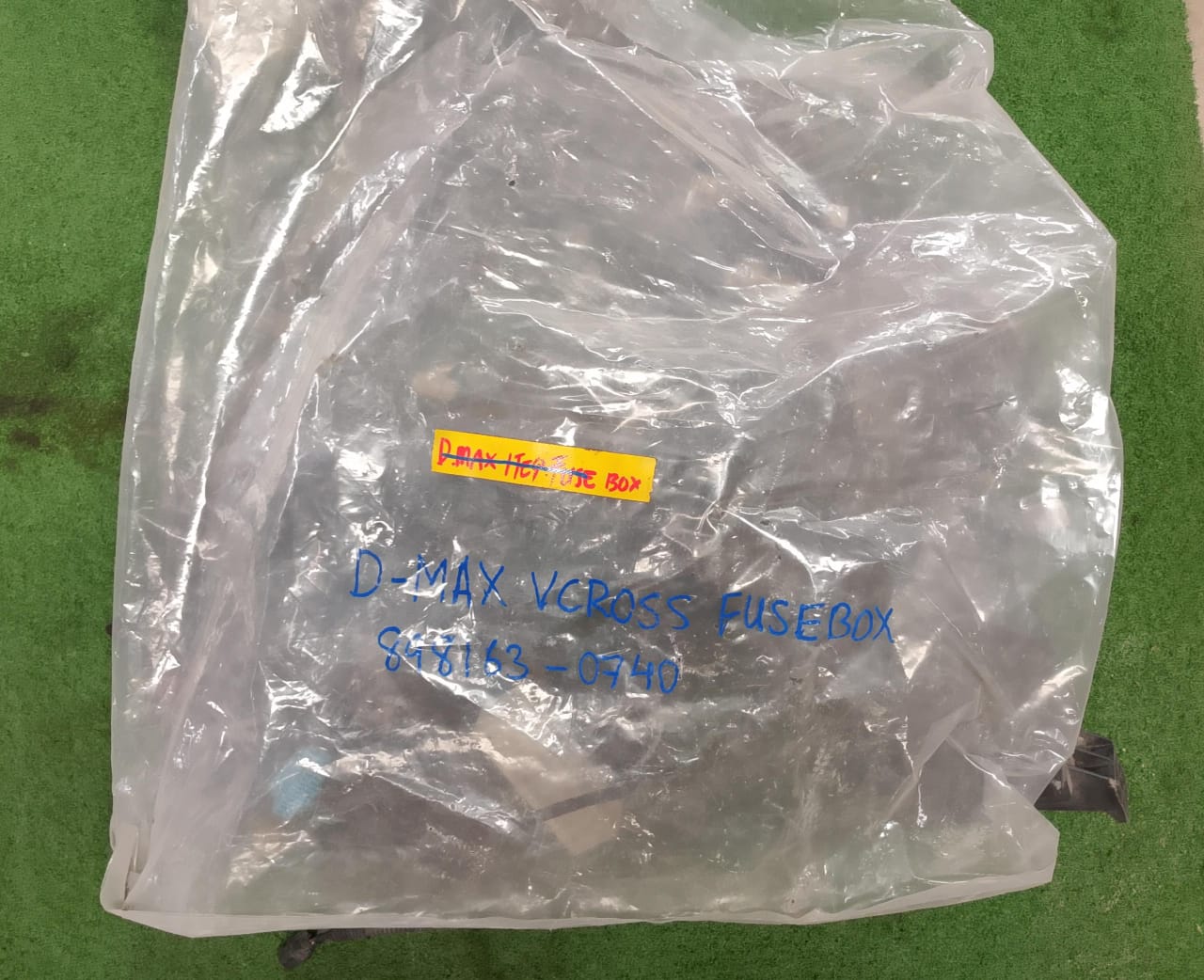 ISUZU DMAX VCROSS FUSEBOX WIRING (898163-0740)