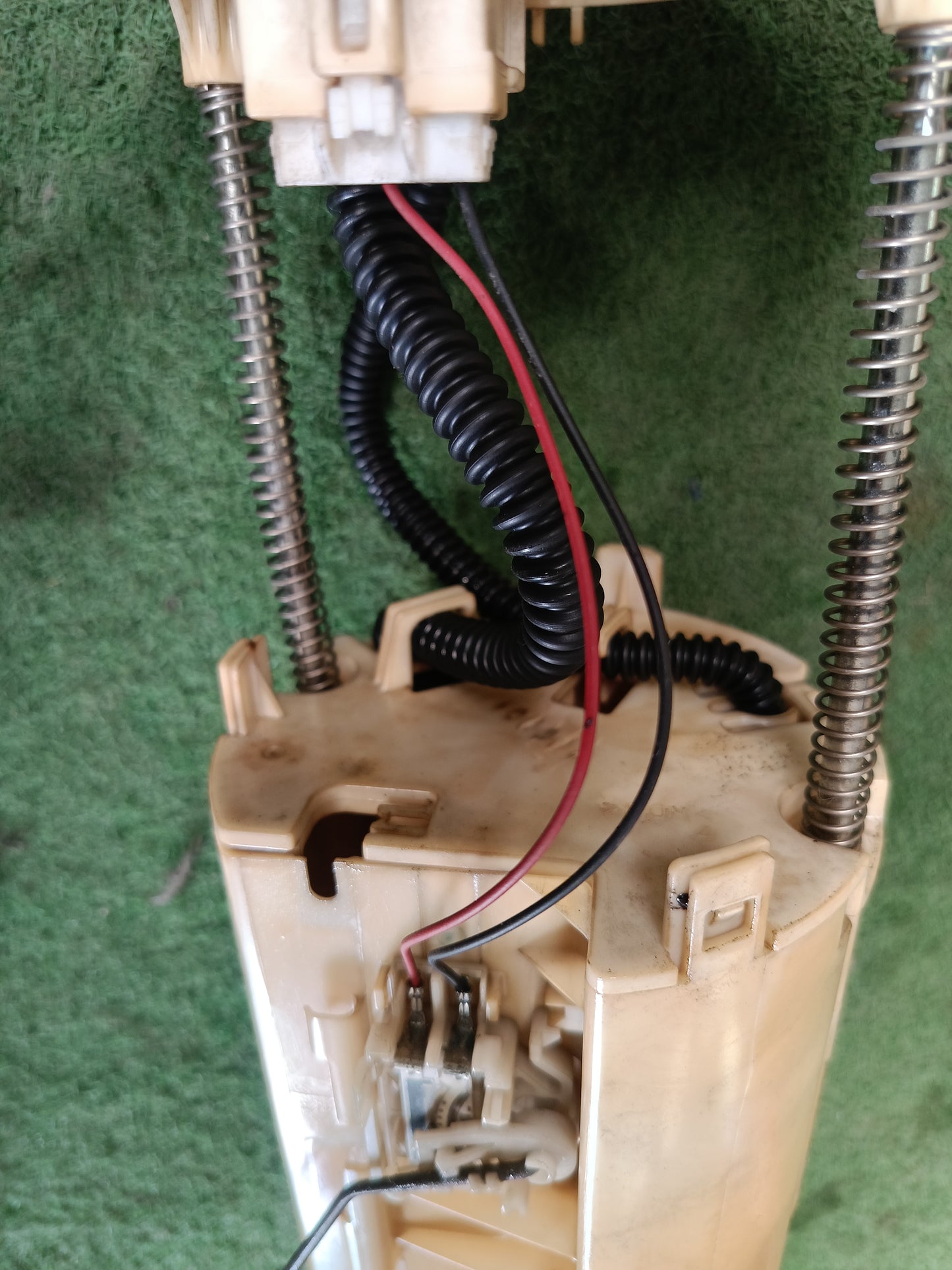 TOYOTA HILUX VIGO FUEL PUMP (77010-0K041)