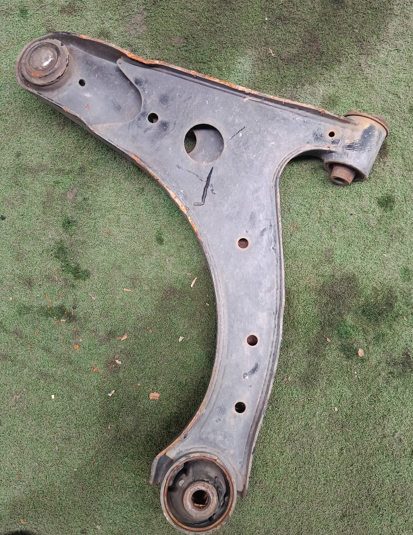 TOYOTA AVANZA LOWER ARM RH (LAM061)