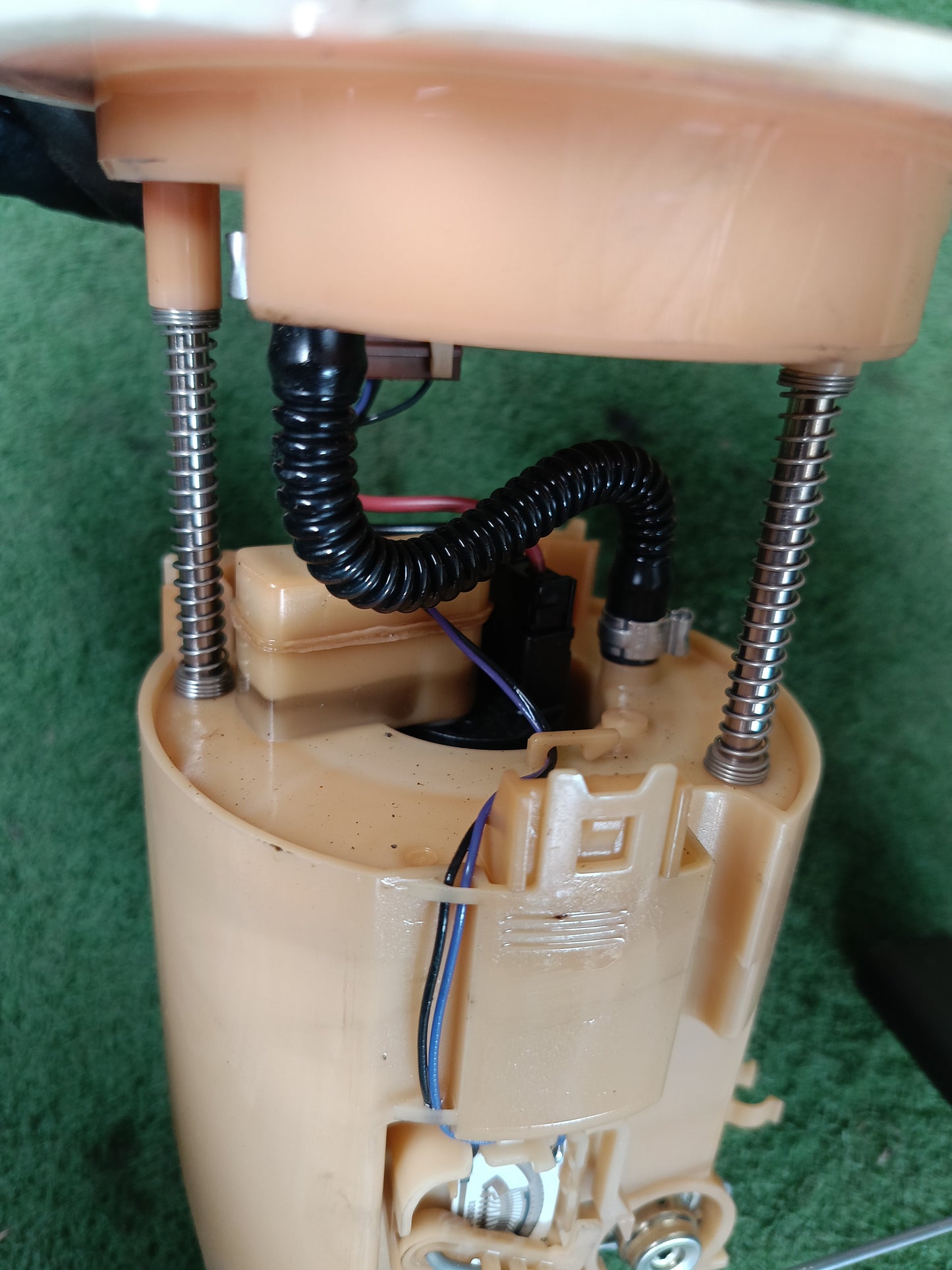 NISSAN SERENA FUEL PUMP (17040-1VA0A)