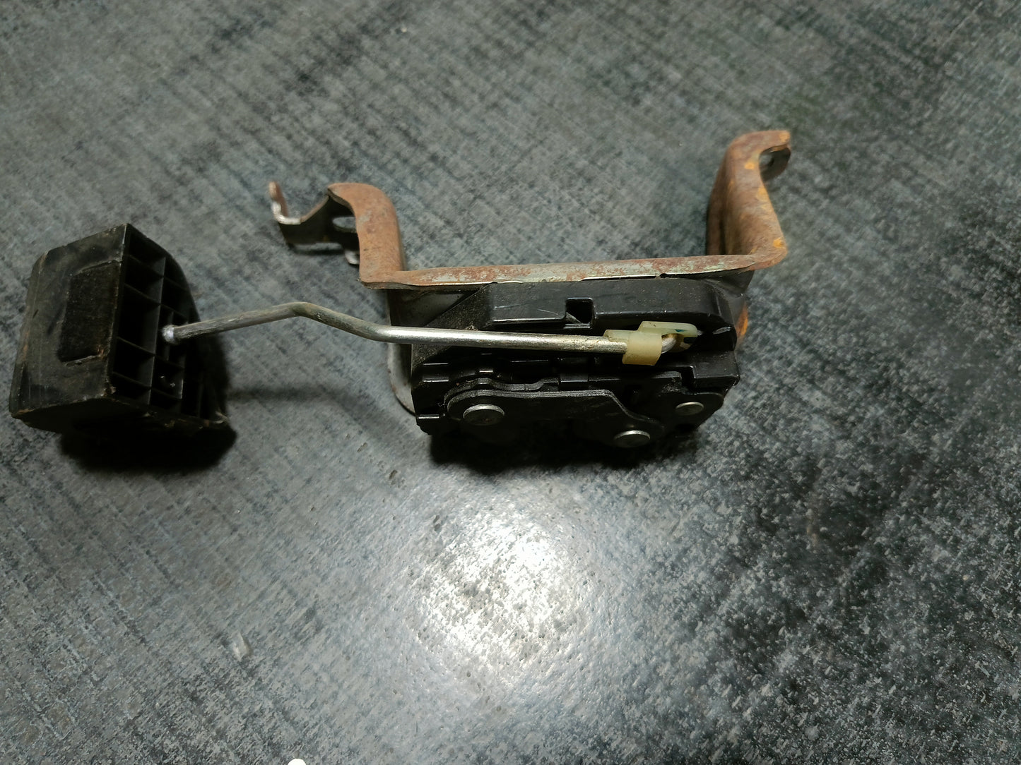 TOYOTA VIOS NCP150 TAILGATE LOCK (BL00009)
