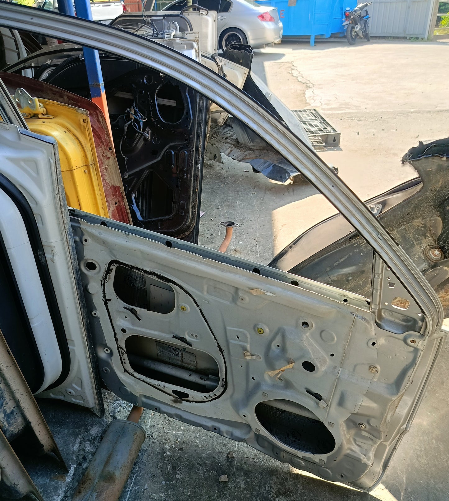 TOYOTA PRADO DOOR PANEL FLH KOSONG SILVER (DP00310)