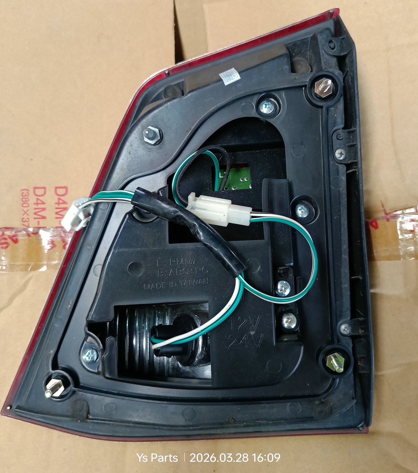 TOYOTA SUPER KING INNER TAIL LAMP LH (81590-60310) (TAIWAN)