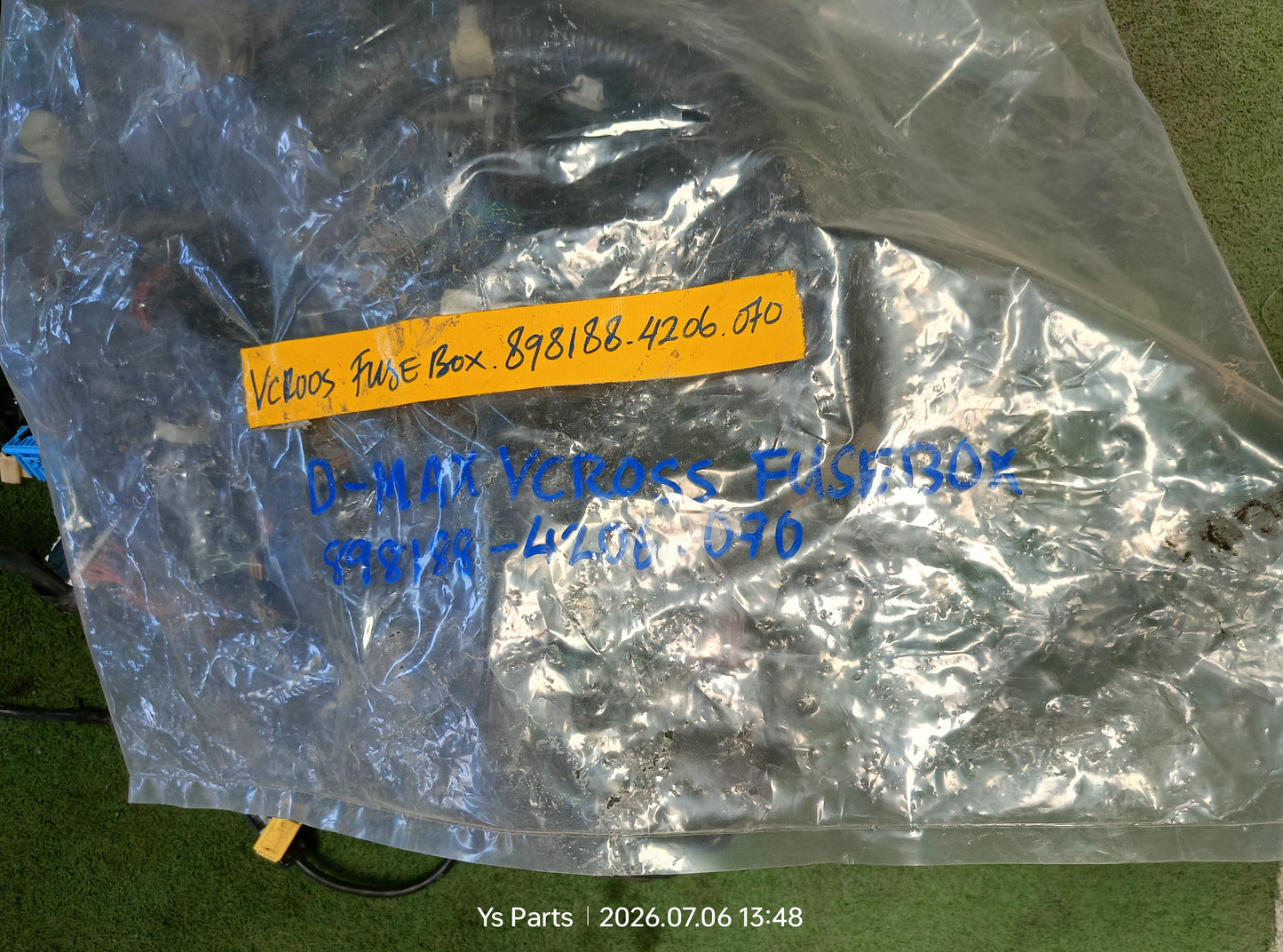 ISUZU DMAX VCROSS FUSEBOX WIRING (898188-4206-070)