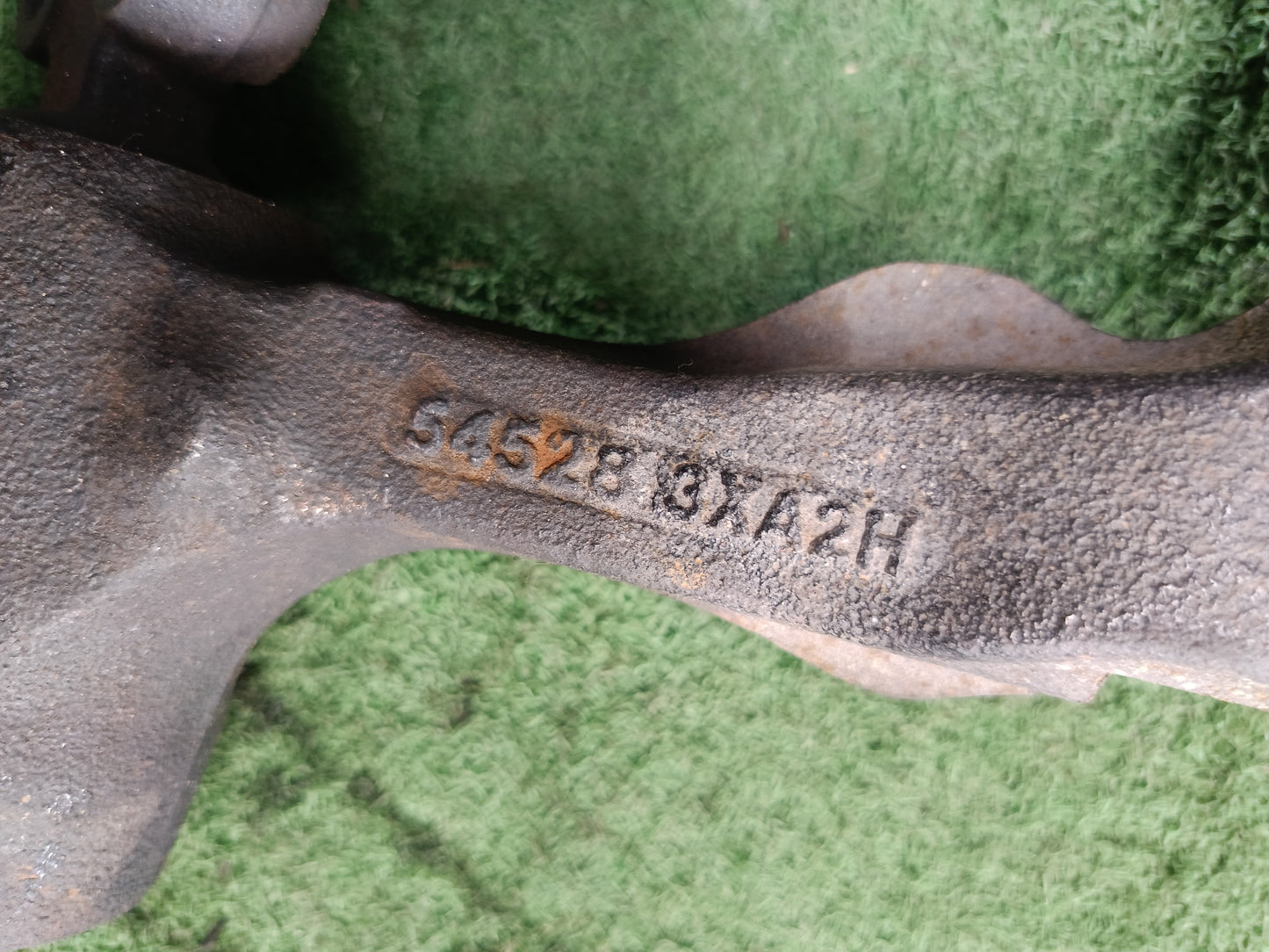 NISSAN URVAN E25 UPPER ARM RH (54528-3XA2H)
