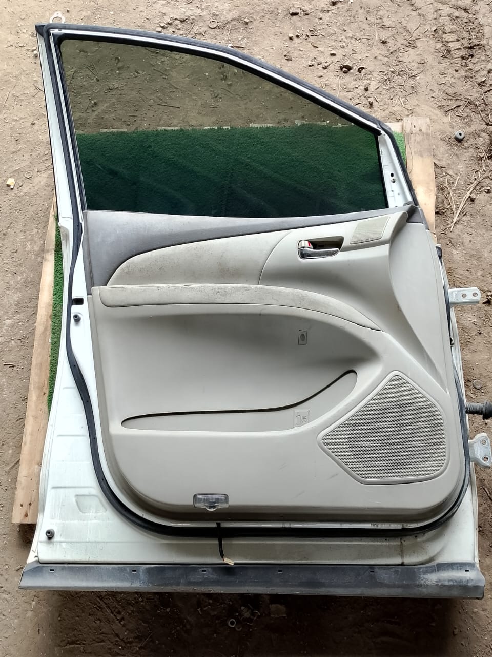 TOYOTA ESTIMA DOOR PANEL FLH COMPLETE WHITE (DP00295)