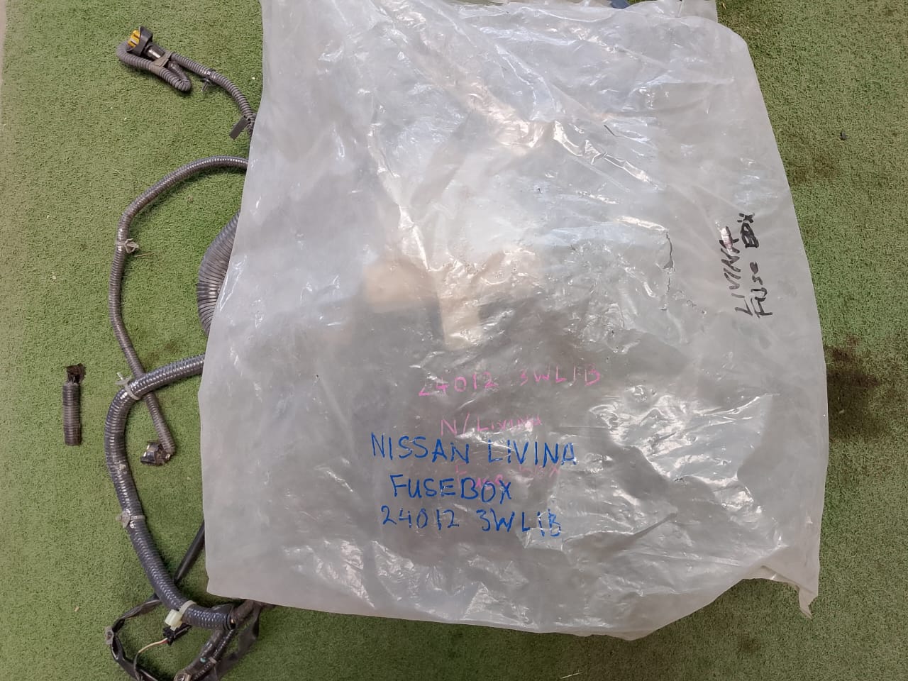 NISSAN LIVINA FUSEBOX WIRING (24012-3WL1B)