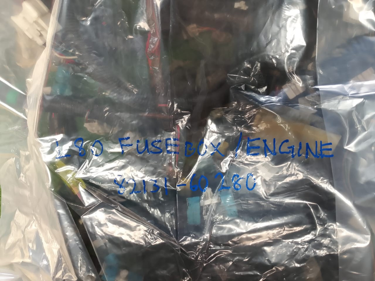 L80 FUSEBOX / ENGINE WIRING (82131-60280)