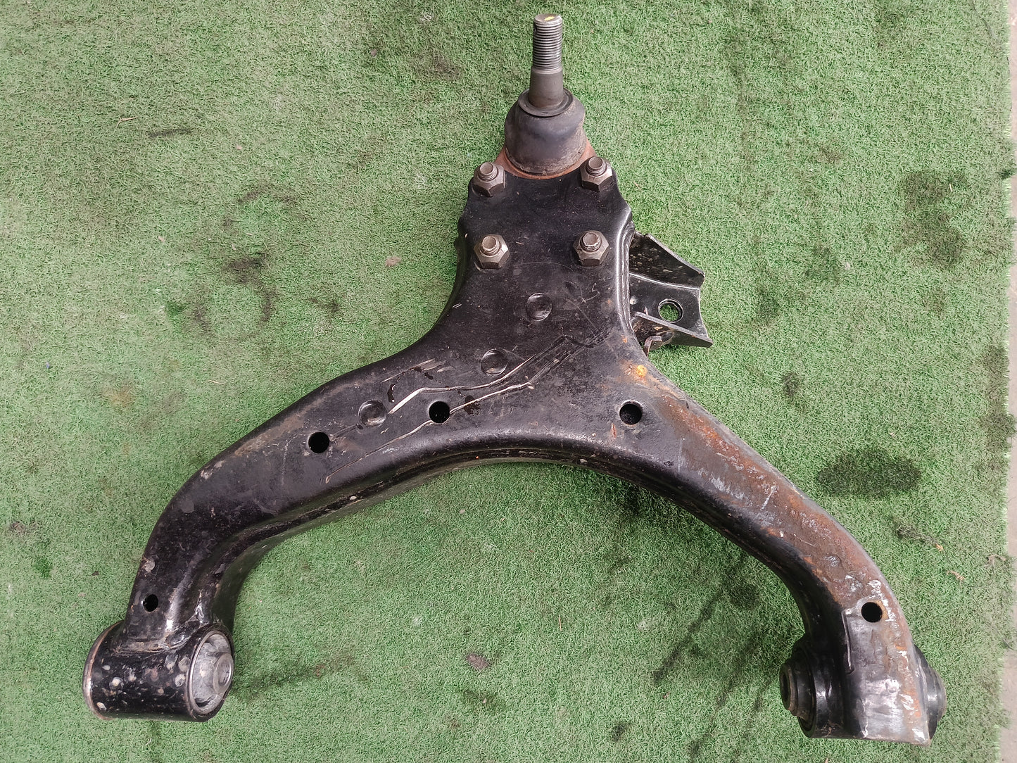 NISSAN URVAN E25 LOWER ARM RH (U) (LAM057)