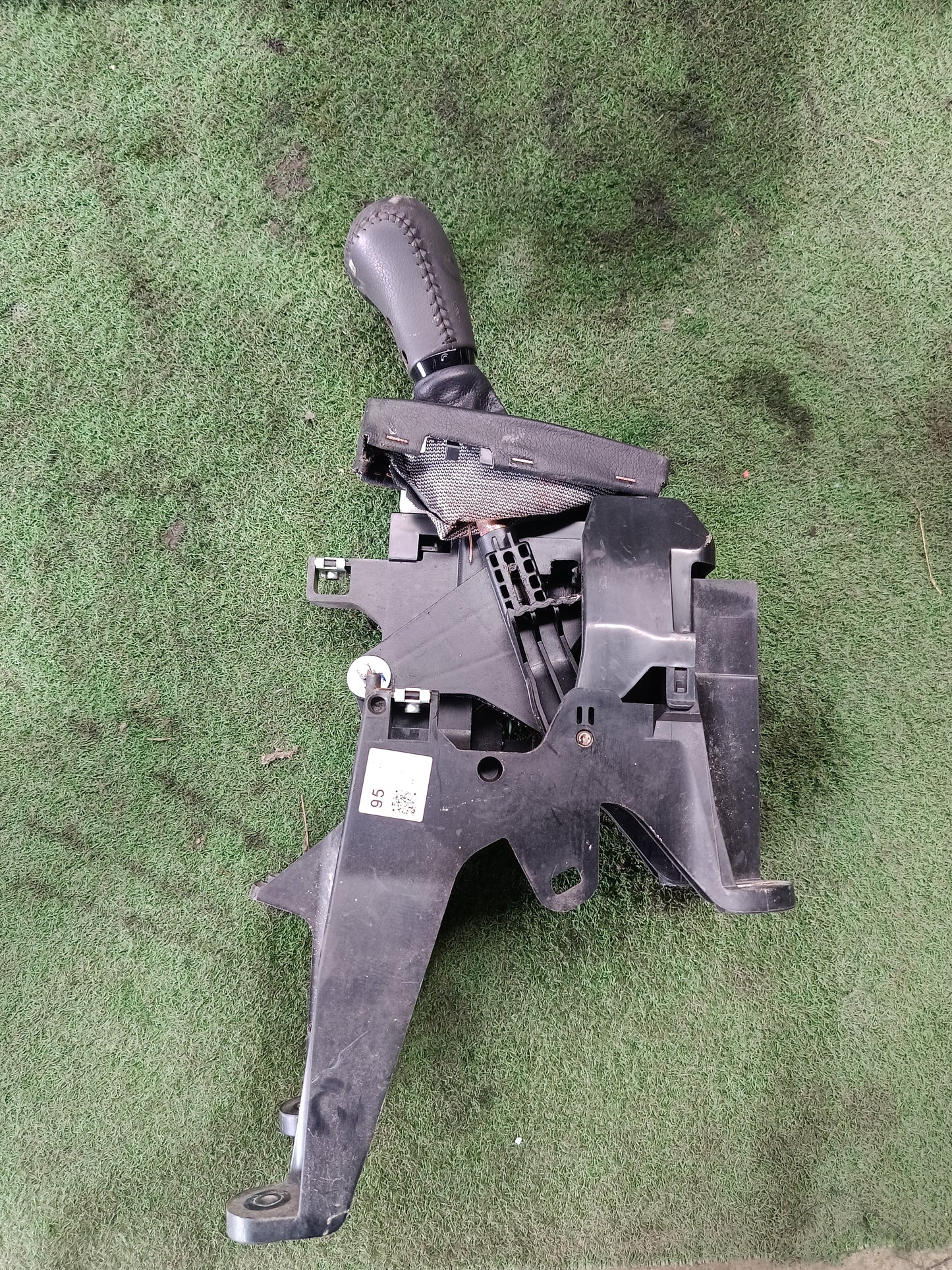 HONDA HRV GEAR LEVEL (T7A-9520)