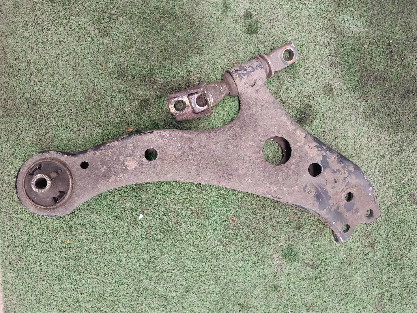 TOYOTA CAMRY LOWER ARM RH (LAM058)