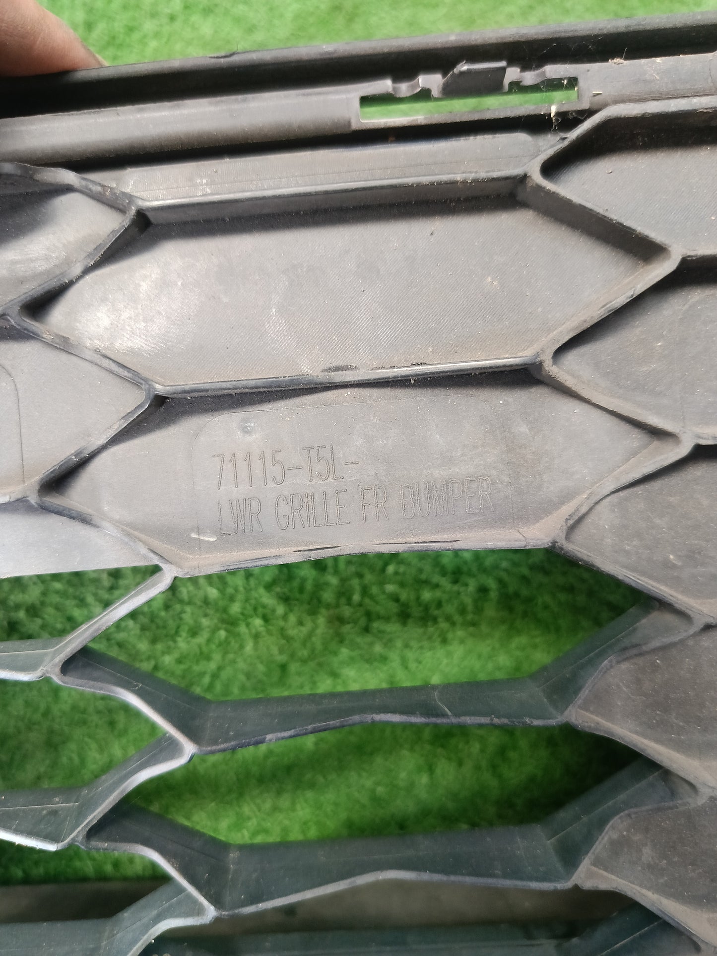 HONDA JAZZ FRONT BUMPER LOWER GRILLE (71115-T5L)
