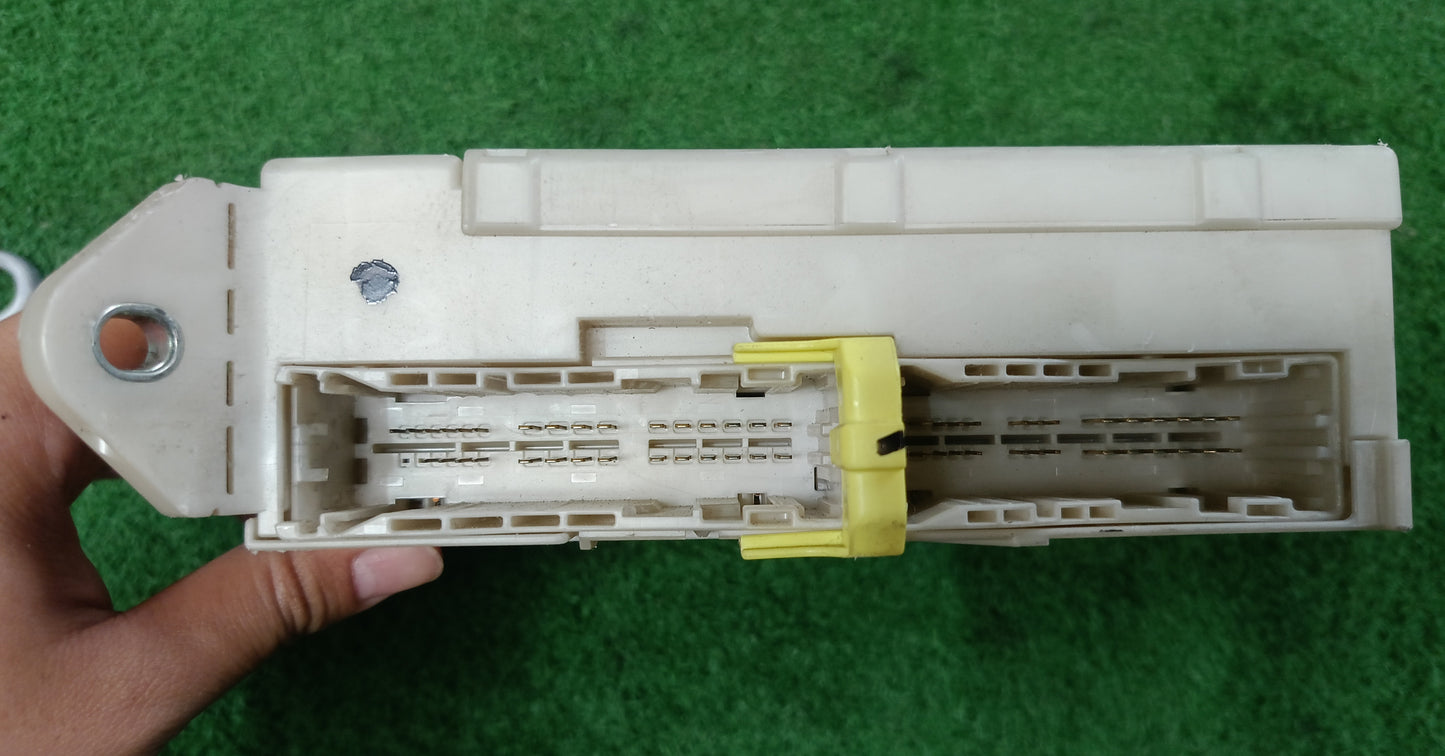 TOYOTA ESTIMA FUSE BOX ECU (82730-28141)