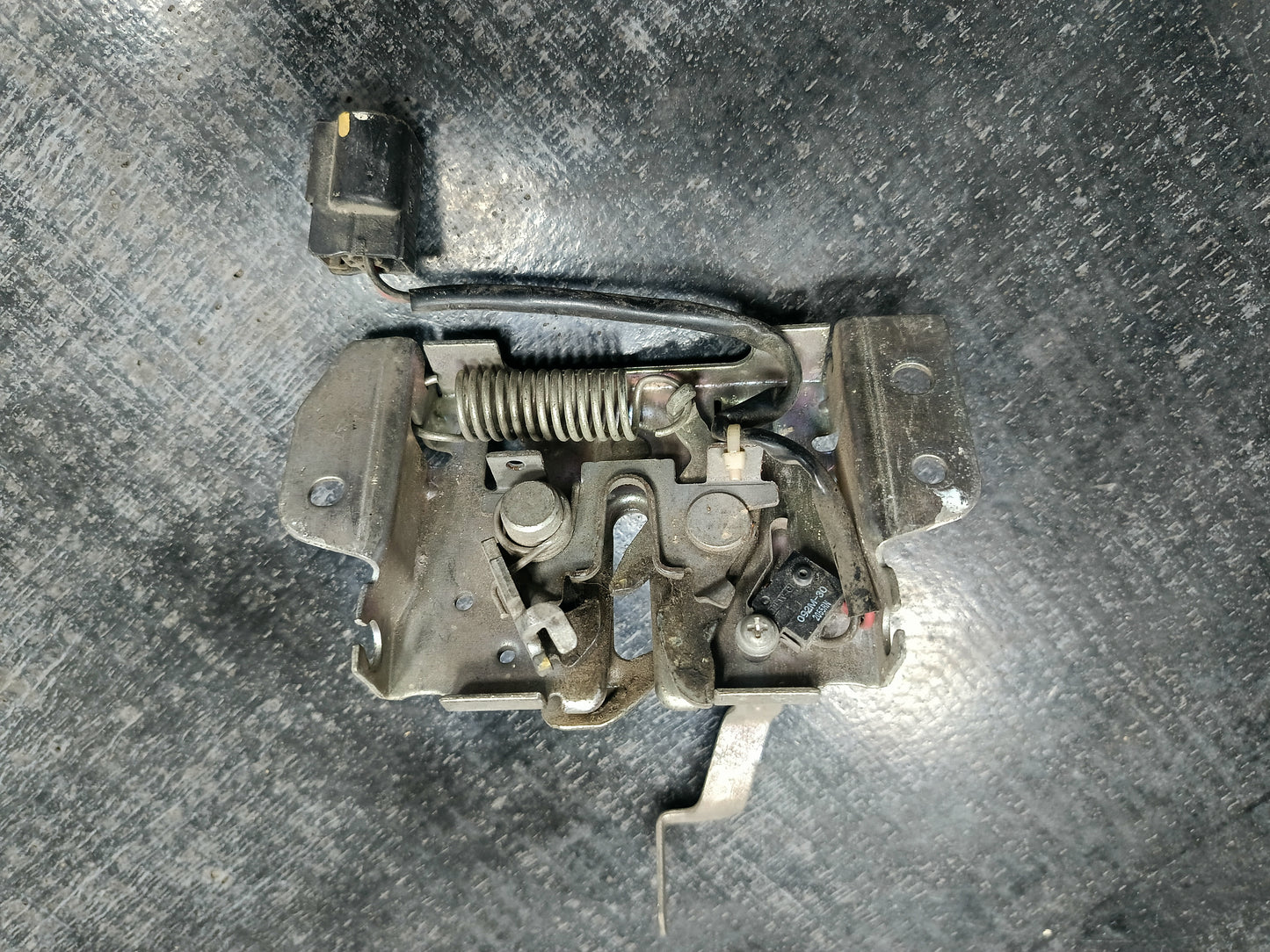 MITSUBISHI ASX FRONT BONNET LOCK (BL00011)
