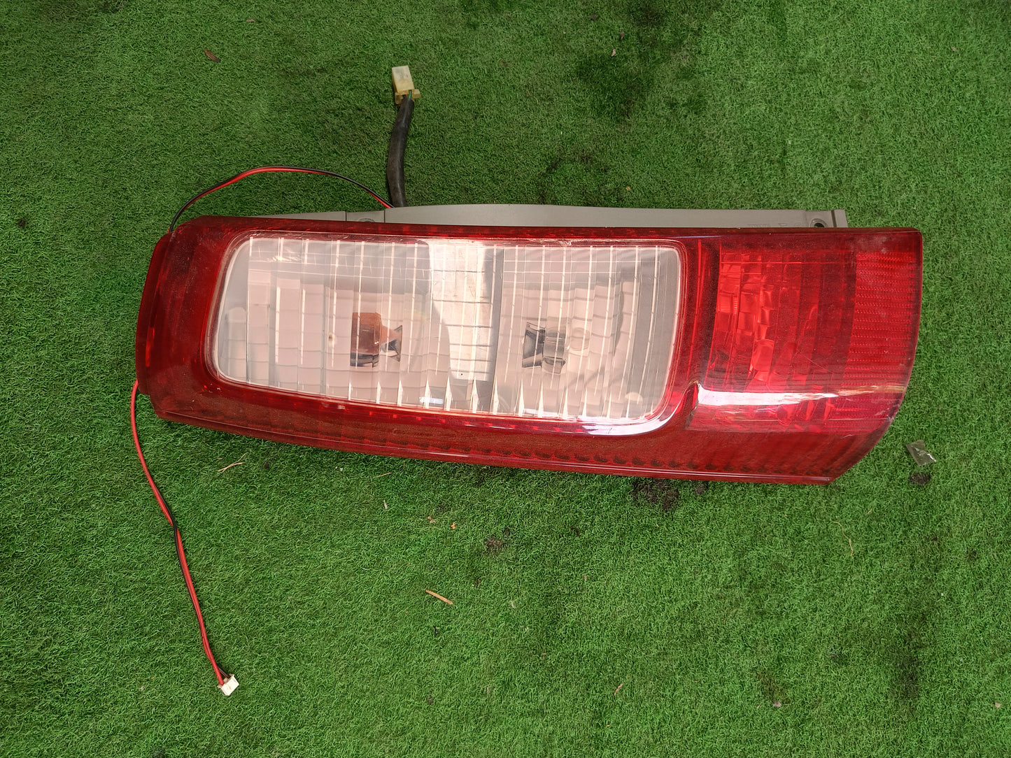 TOYOTA AVANZA FIRST MODEL TAIL LAMP LH (TL00211)