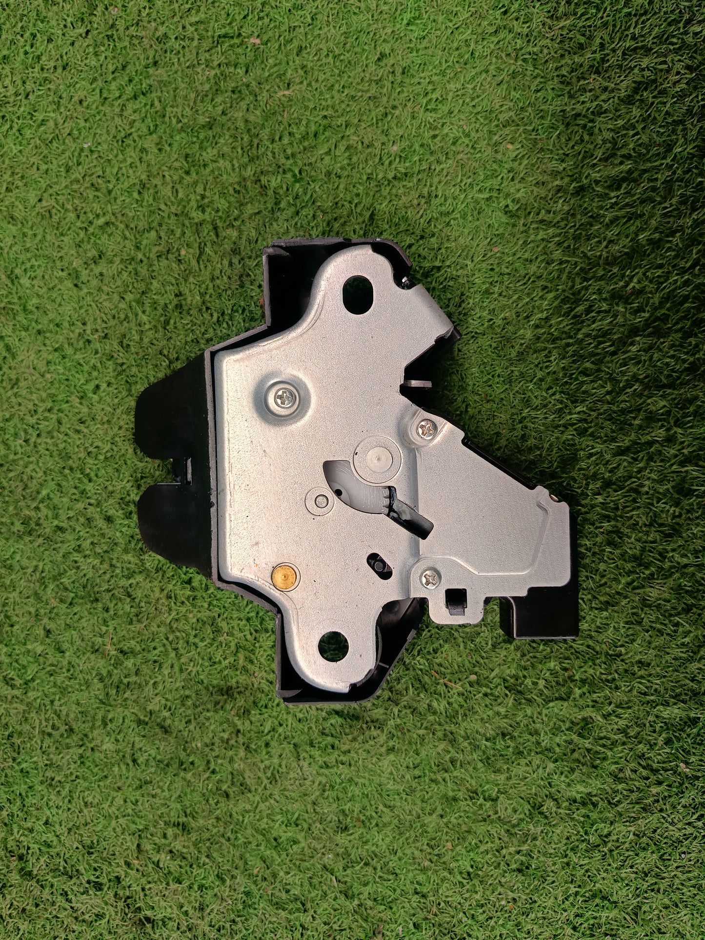 PERODUA BEZZA TAIL GATE LOCK (BL00042)