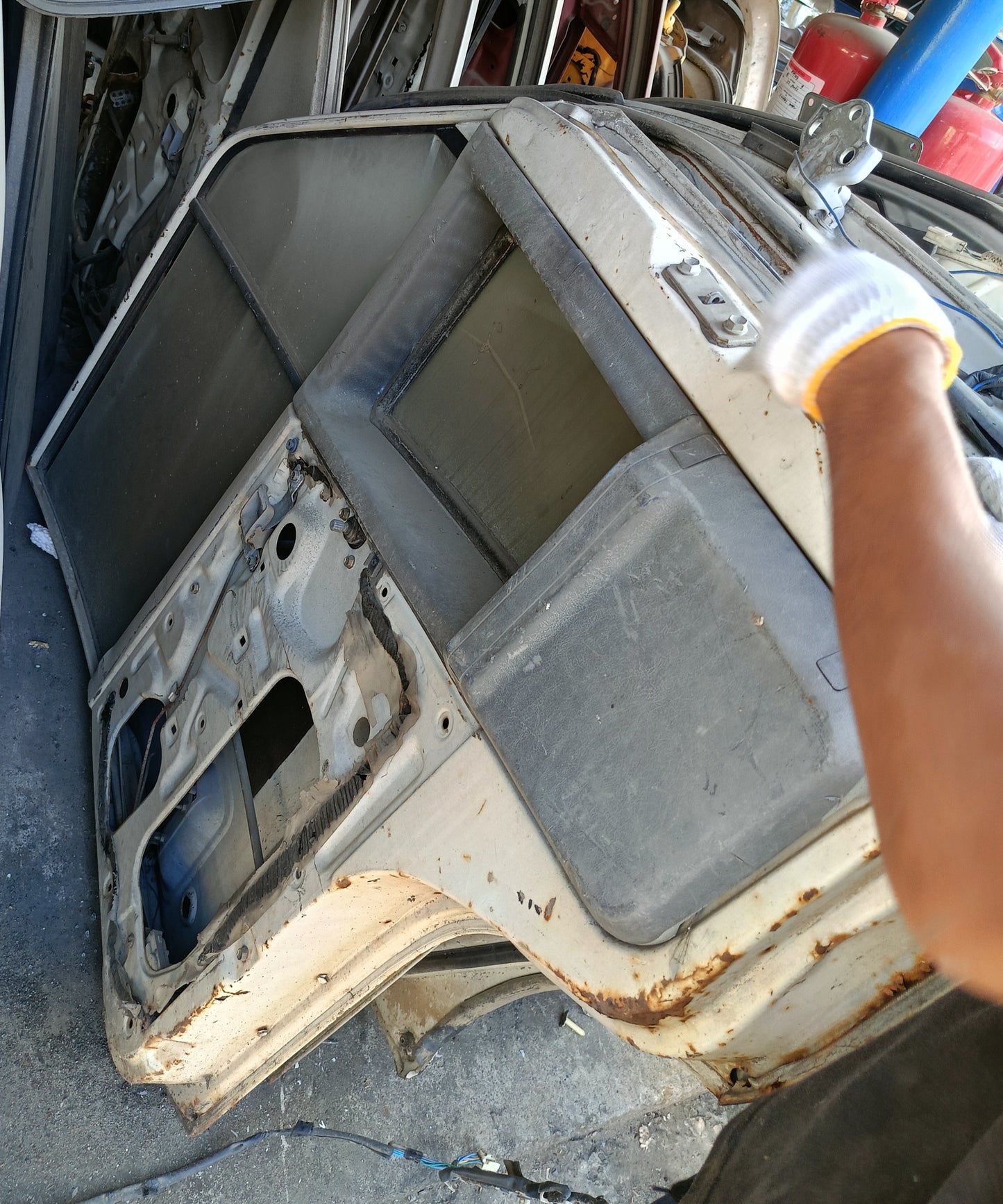 DAIHATSU DELTA DOOR PANEL FLH COMPLETE (DP00302)