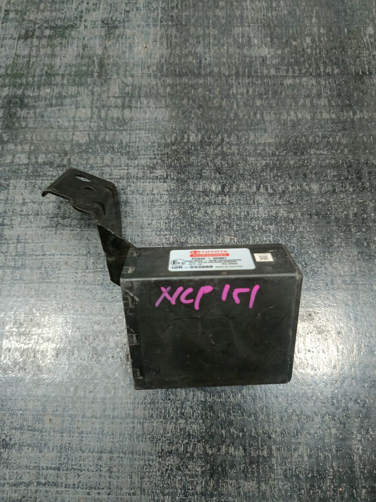 TOYOTA VIOS NCP151 AUTO FOLDING MIRROR ECU (PC642-0D007)
