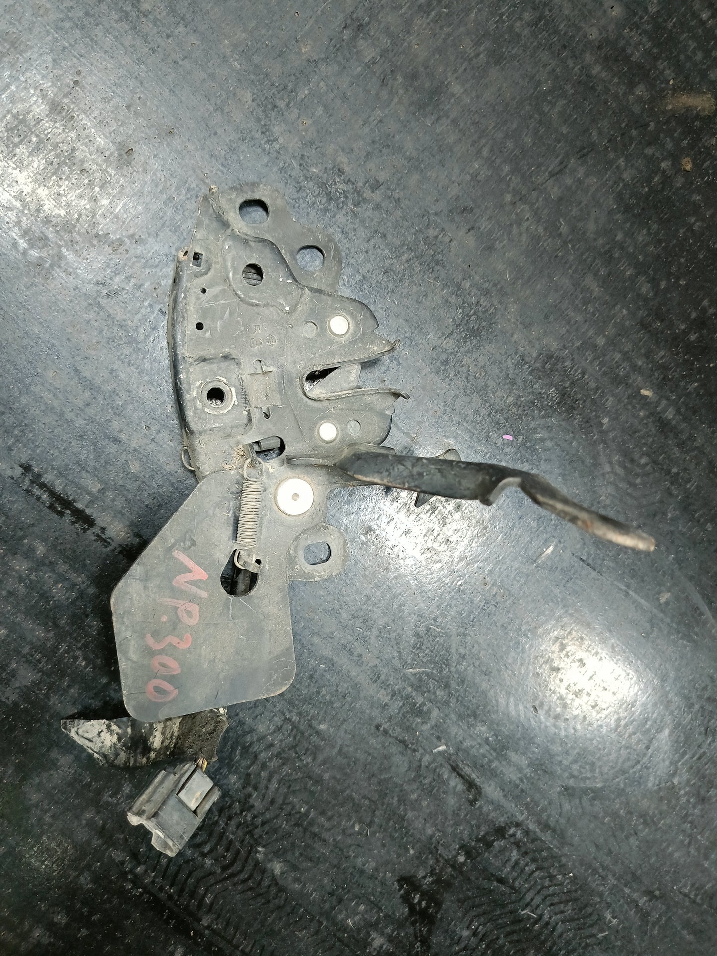 NISSAN NAVARA D30 NP300 FRONT BONNET LOCK (BL00013)
