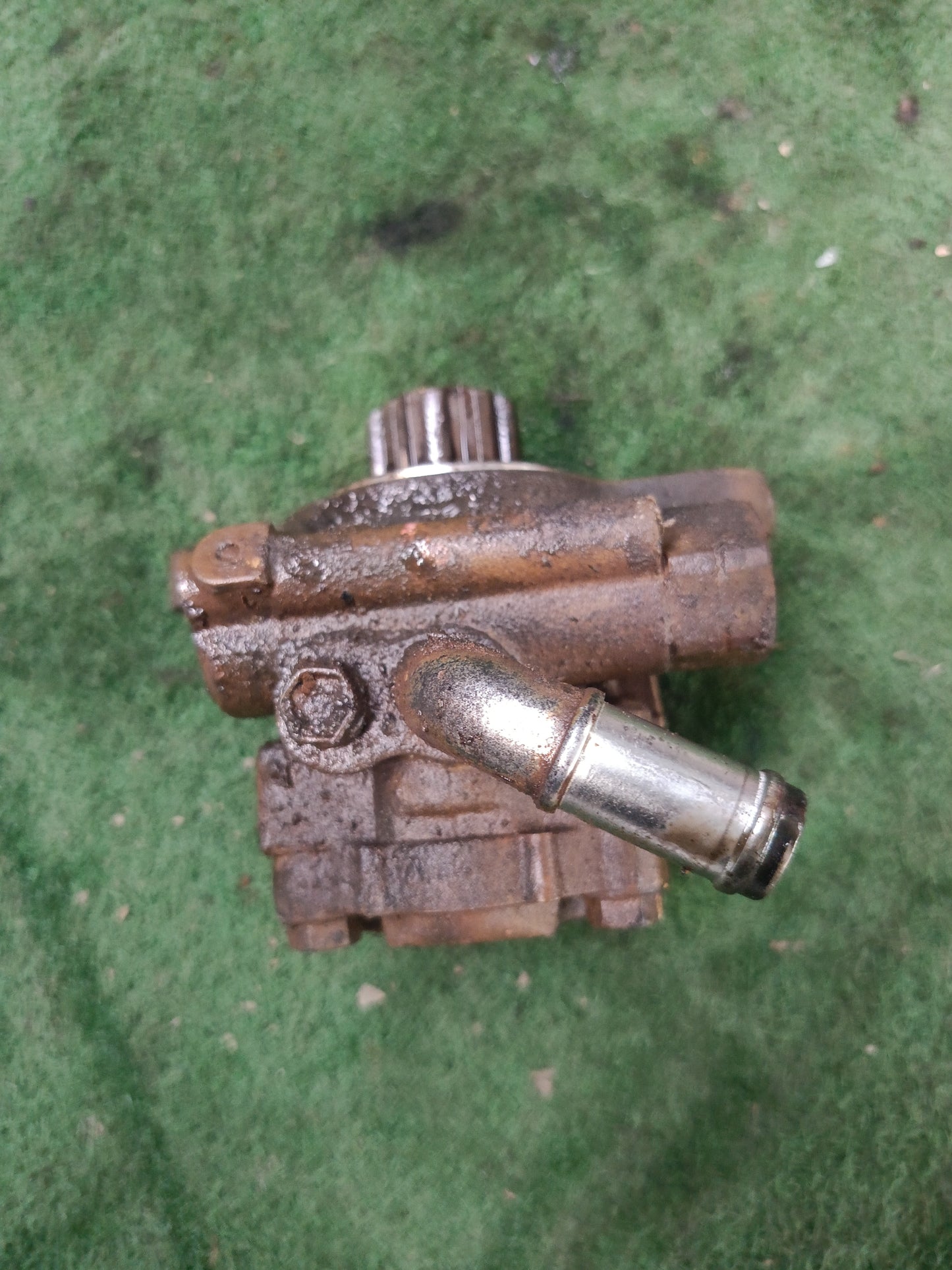 TOYOTA HILUX VIGO VNT 2.5 STEERING PUMP (SP0032)