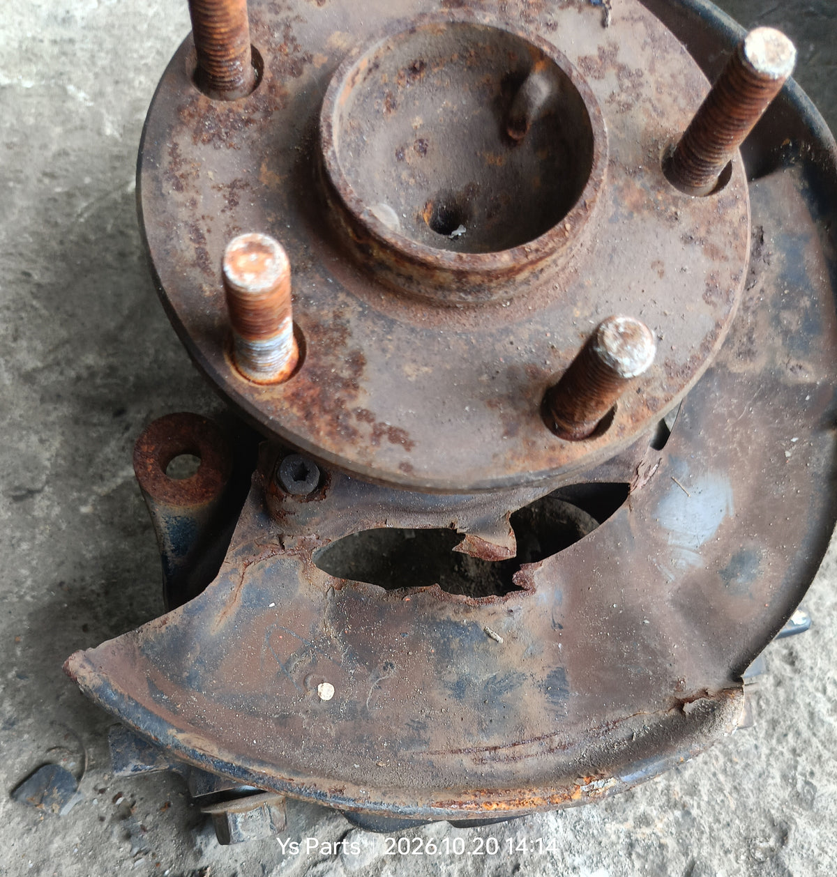 TOYOTA INNOVA KNUCKLE ARM RH (KA110)