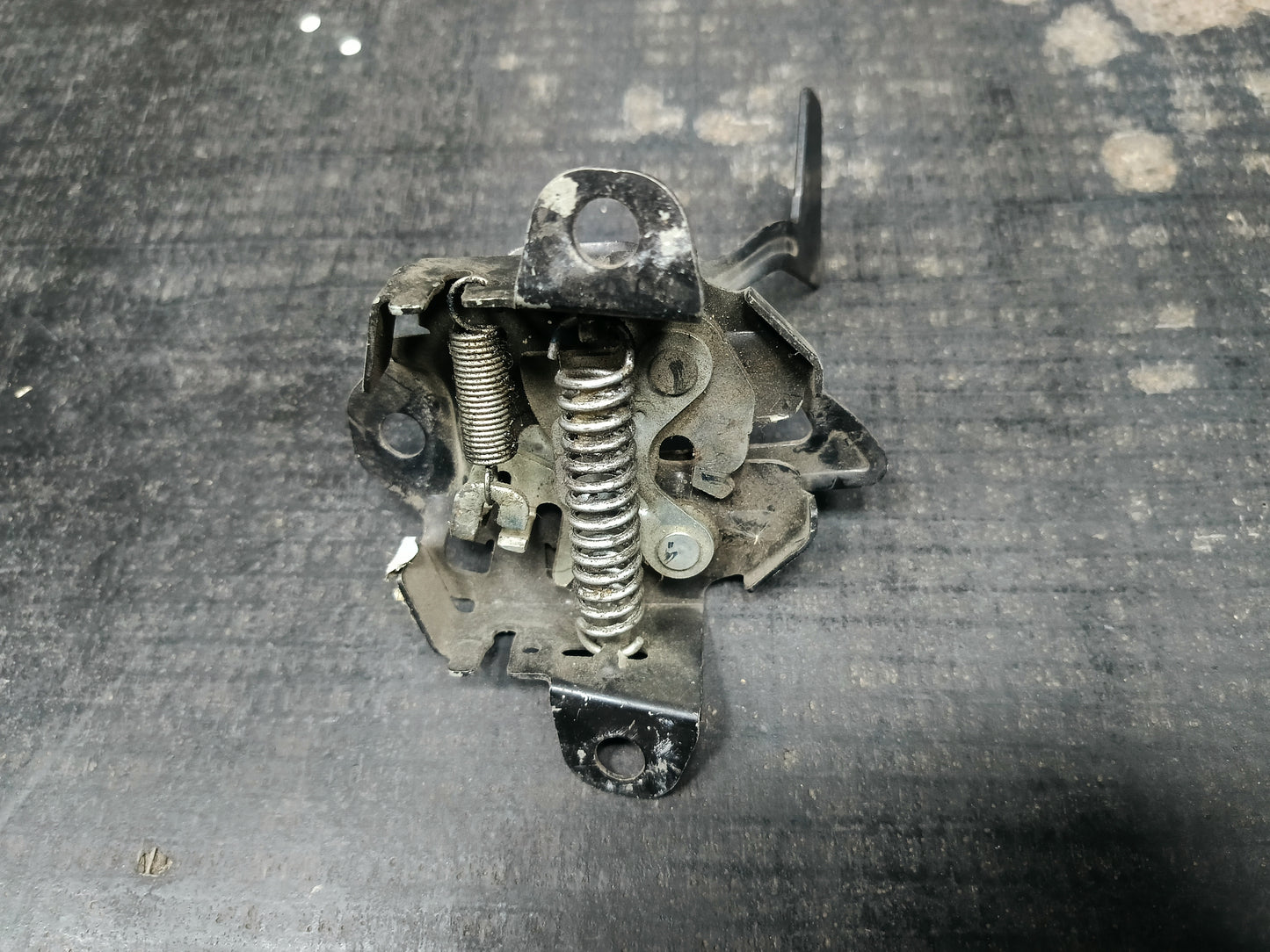 PROTON NEW PERSONA IRIZ FRONT BONNET LOCK (BL00024)