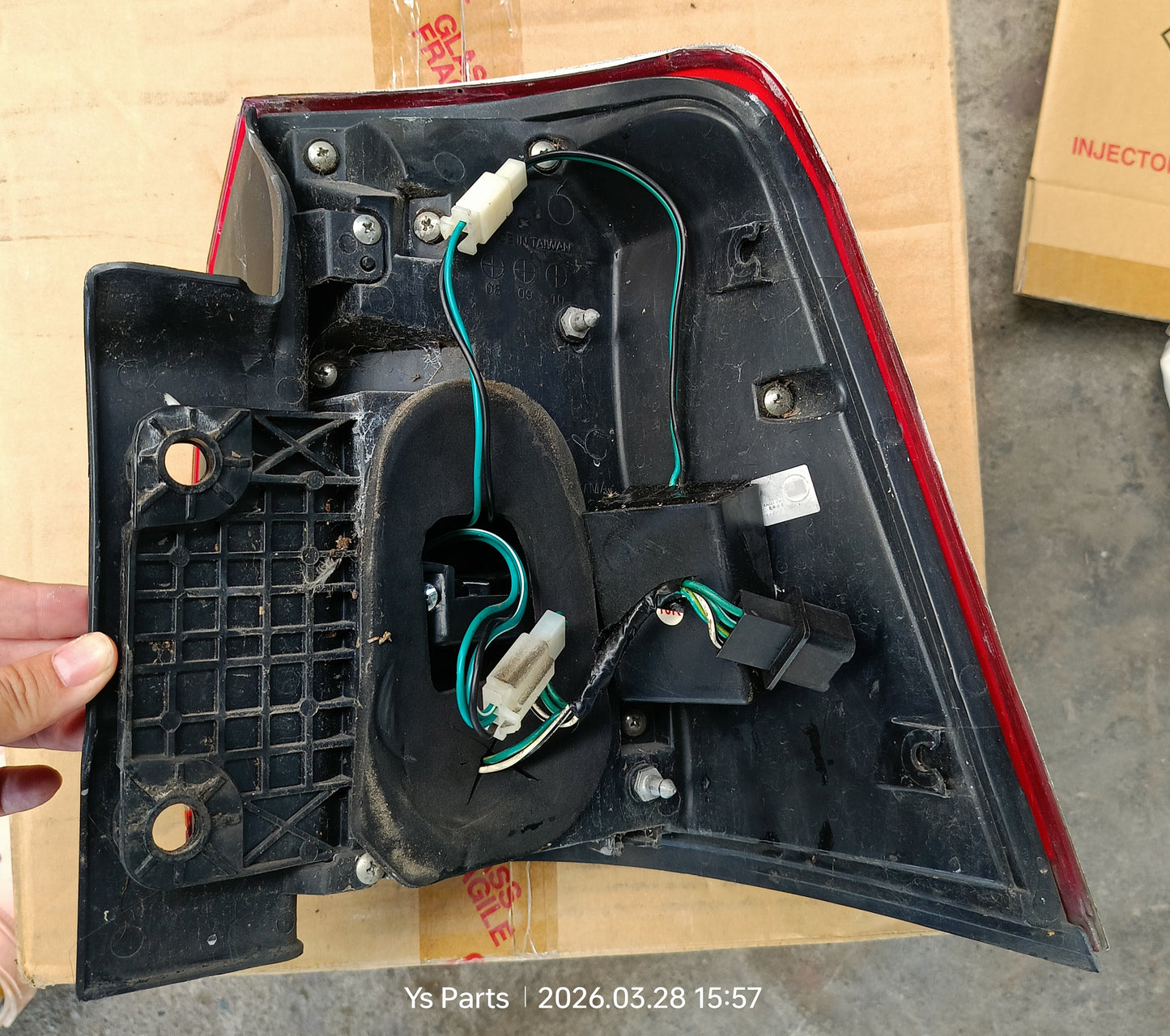 TOYOTA SUPER KING TAIL LAMP LH (81560-60A60) (TAIWAN)