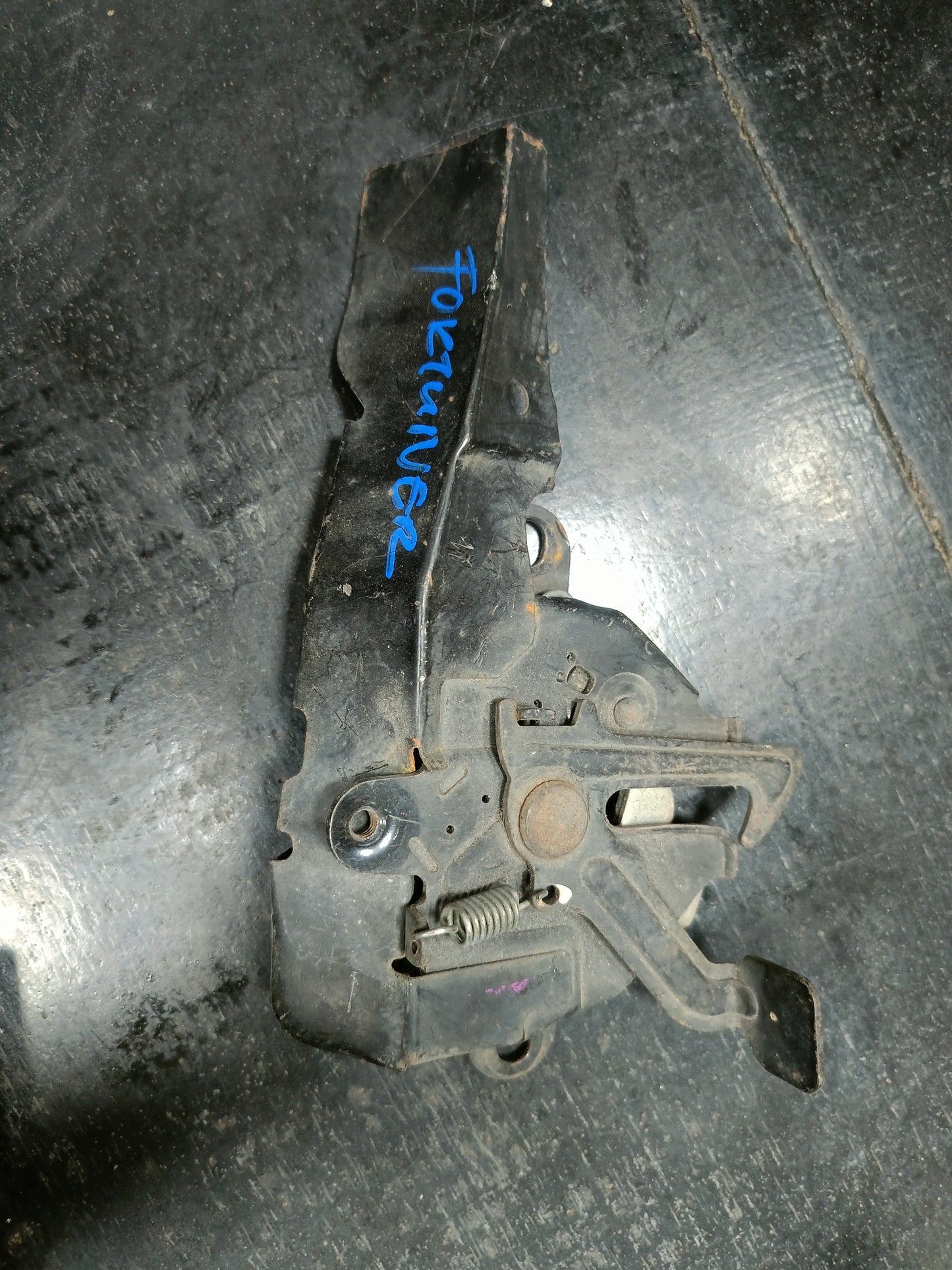 TOYOTA HILUX D4D/VVTI FORTUNER FRONT BONNET LOCK (BL00030)