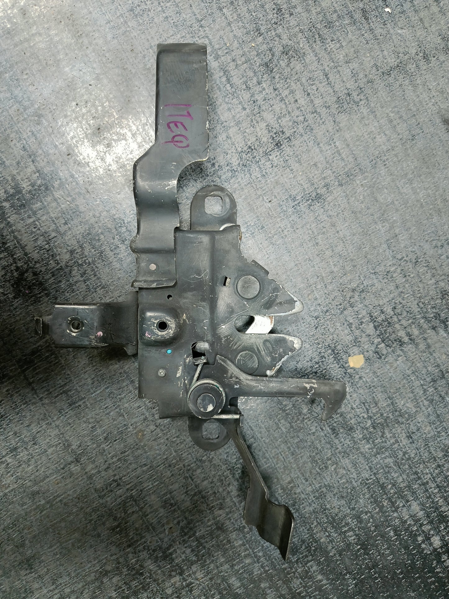 D-MAX ITEQ FRONT BONNET LOCK (BL00023)