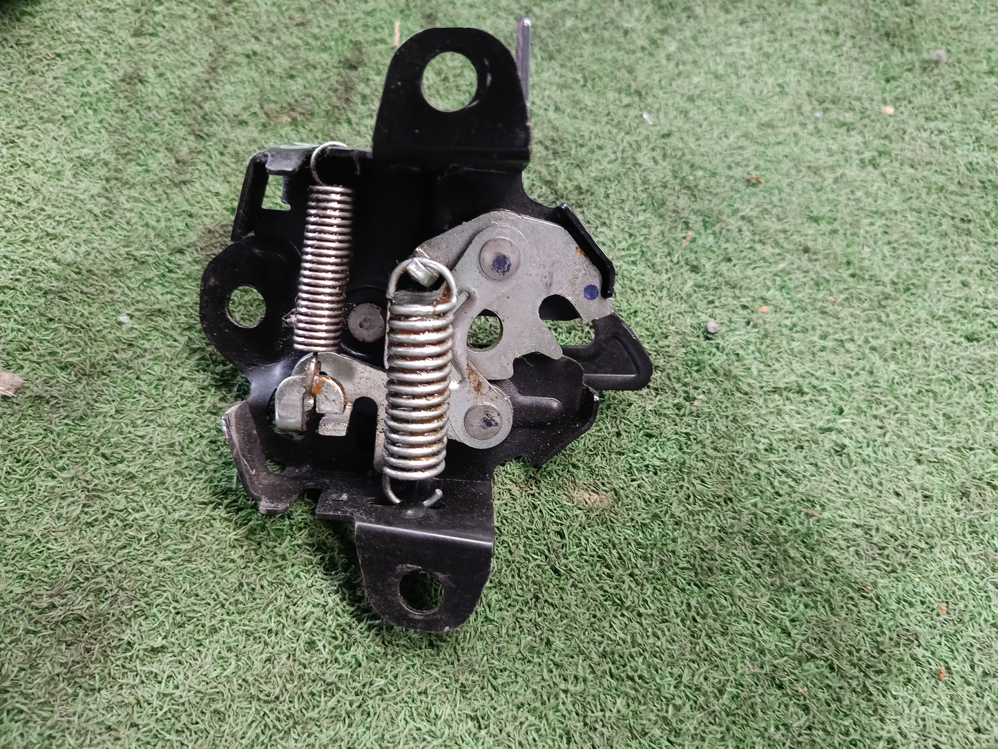 PROTON SAGA VVT FRONT BONNET LOCK (BL00044)