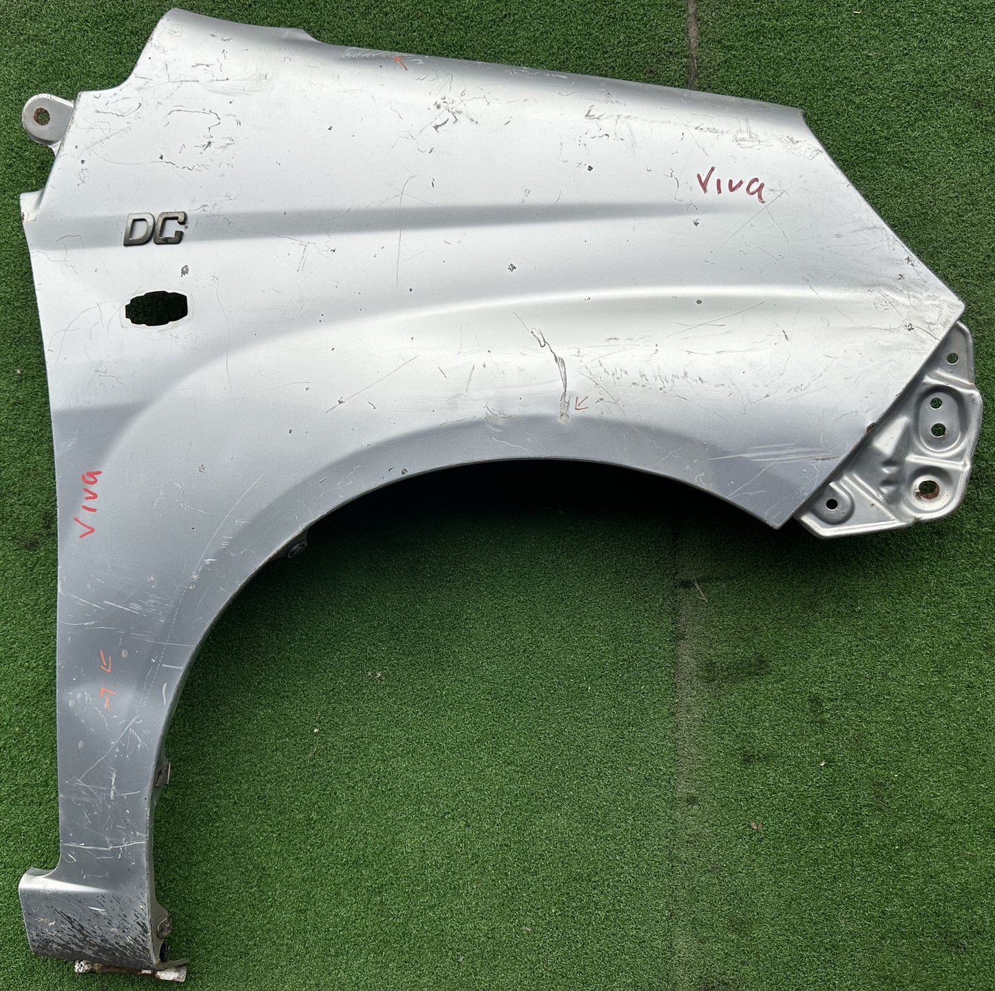 PERODUA VIVA FRONT FENDER WITH HOLE SILVER RH (FFWH002)