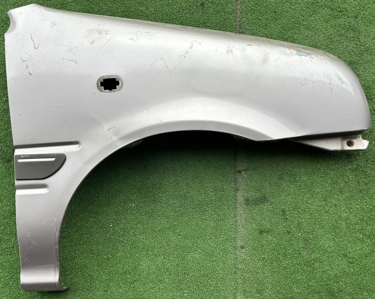 PERODUA KANCIL FRONT FENDER WITH HOLE SILVER RH (FFWH003)