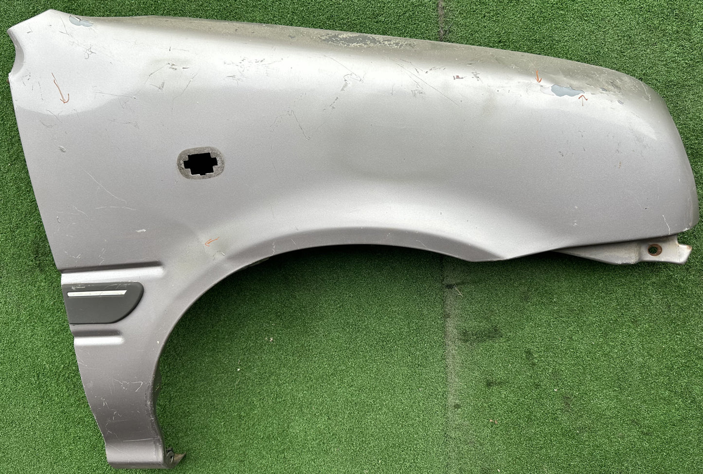 PERODUA KANCIL FRONT FENDER WITH HOLE SILVER RH (FFWH003)