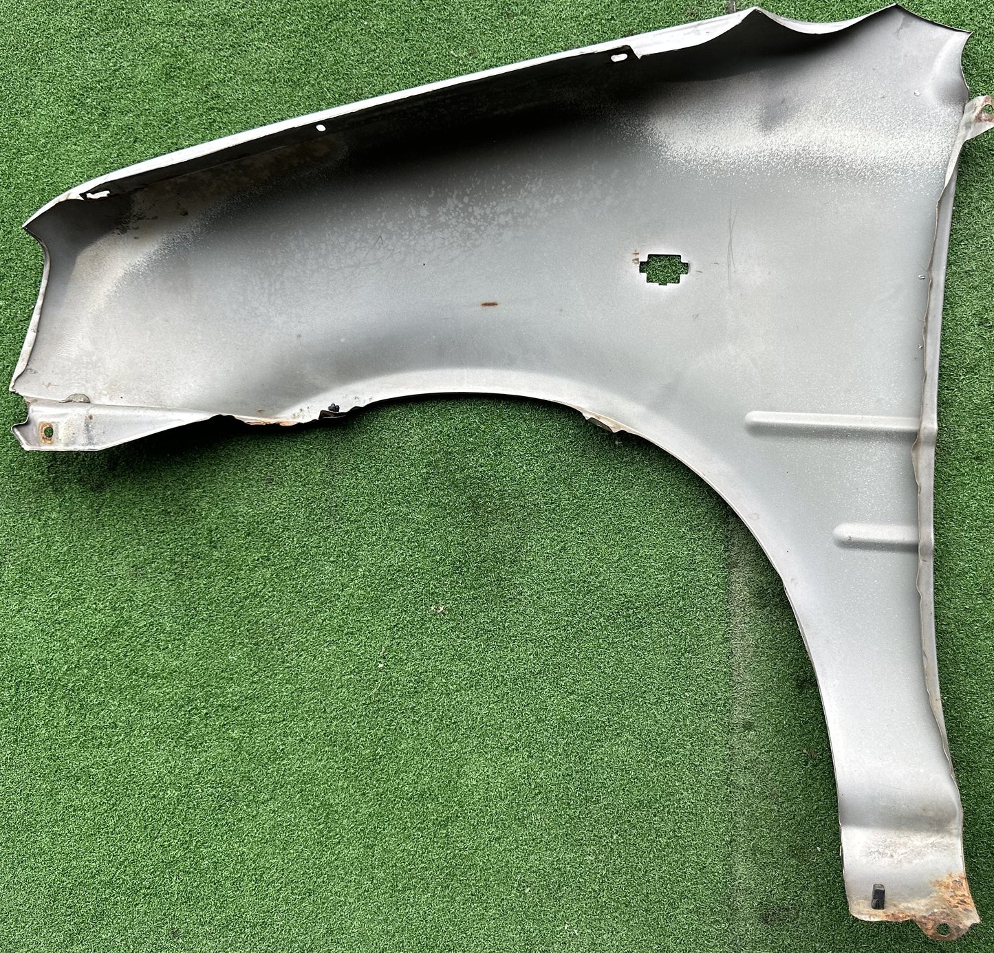 PERODUA KANCIL FRONT FENDER WITH HOLE SILVER RH (FFWH003)