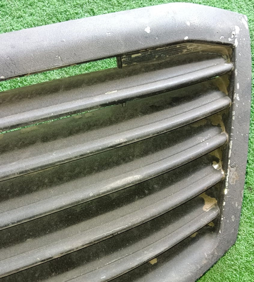 TOYOTA VIGO FRONT GRILLE (005783)
