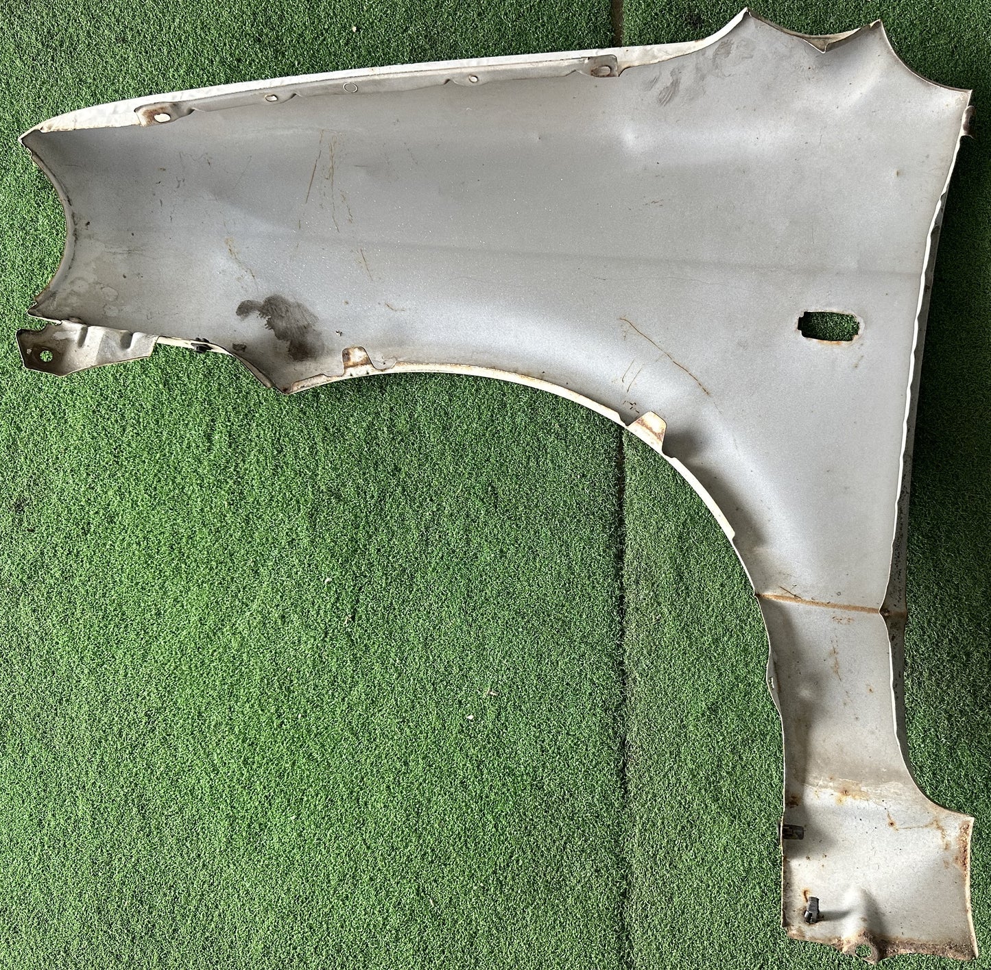 PERODUA KELISA FRONT FENDER WITH HOLE WHITE RH (FFWH008)