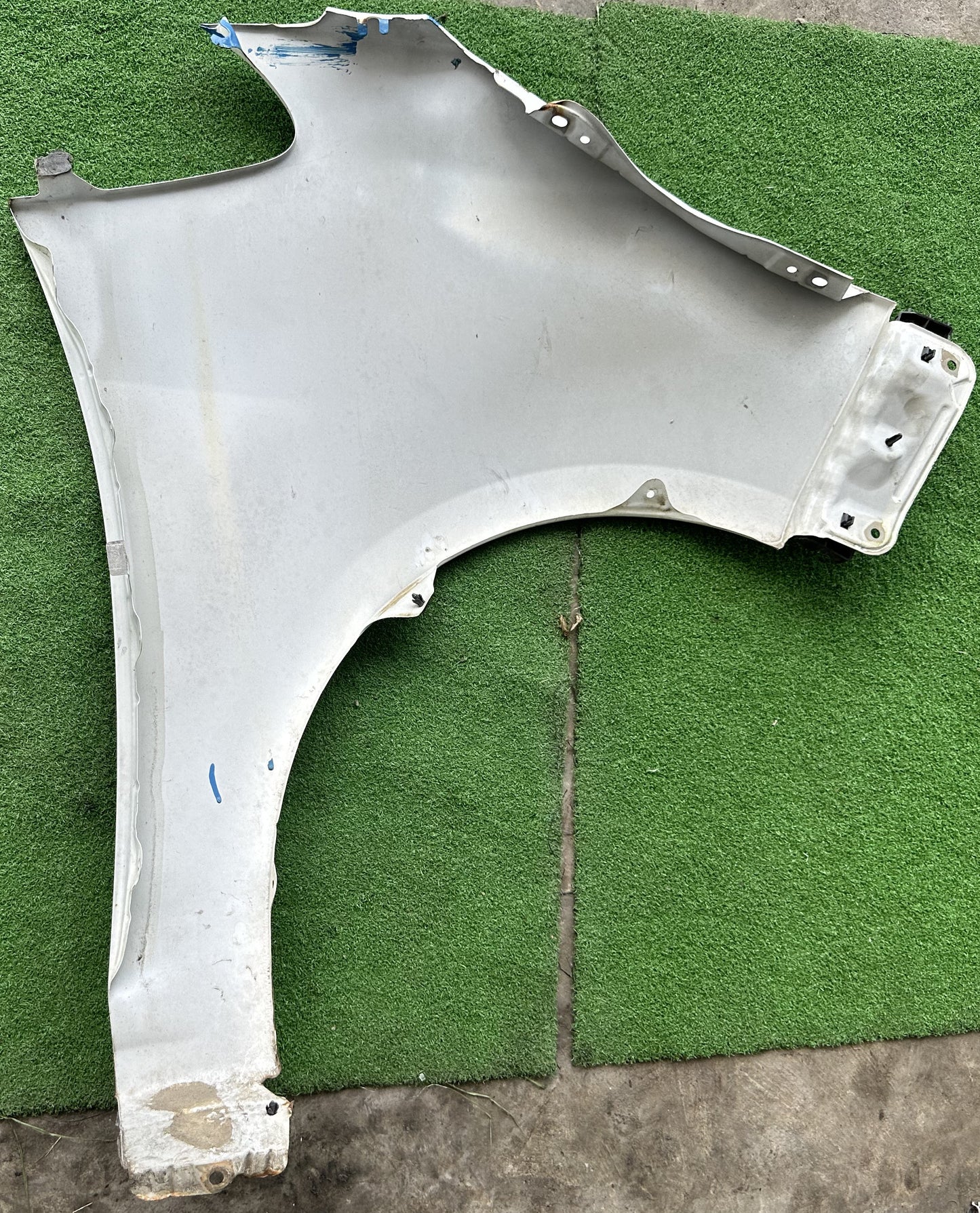 PROTON PERSONA VVT FRONT FENDER WITHOUT HOLE WHITE LH (FFWH015)