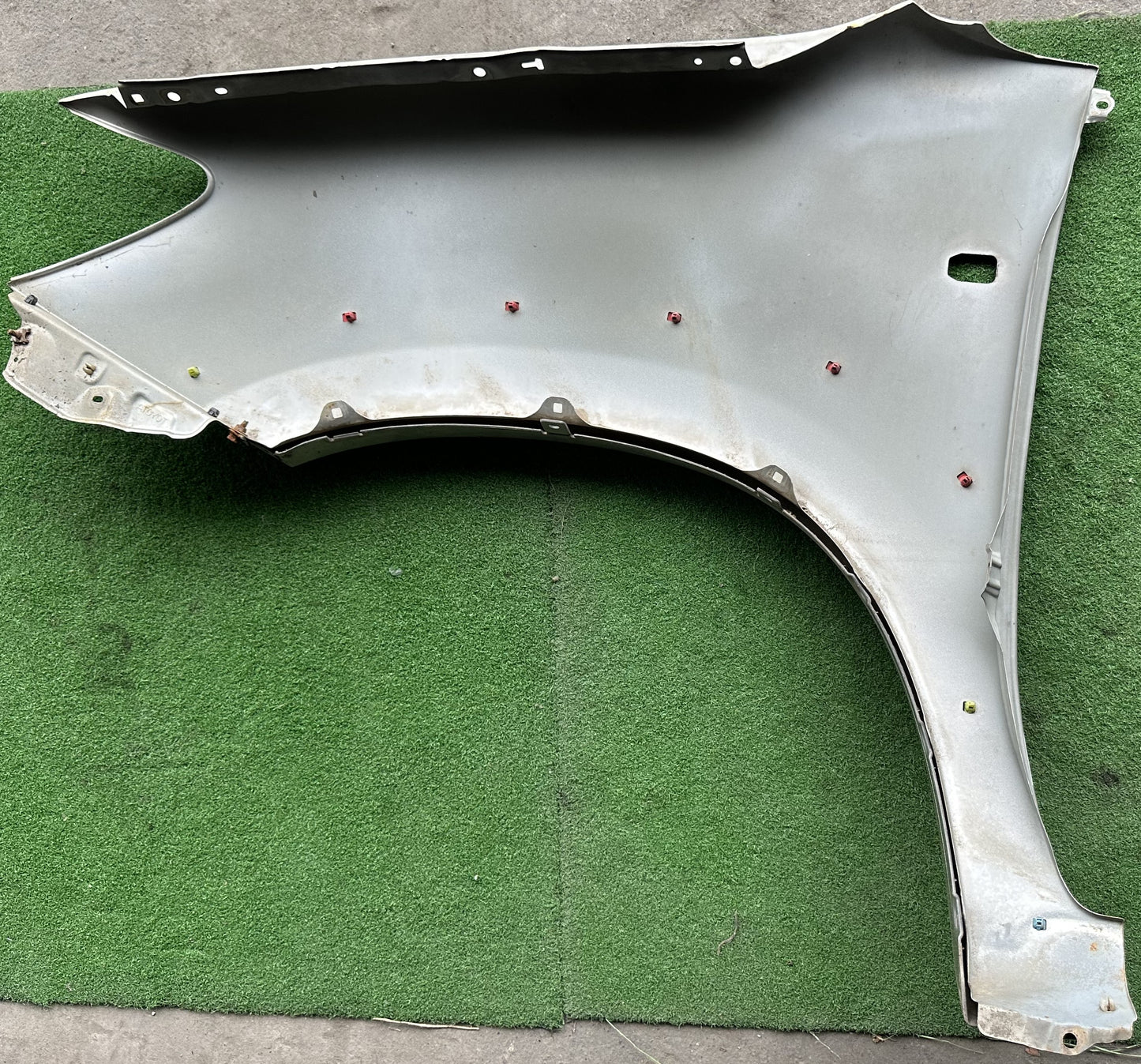 TOYOTA VIGO KUN25 FRONT FENDER WITH HOLE SILVER RH (FFWH016)