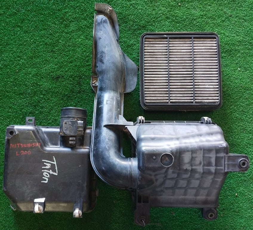 MITSUBISHI TRITON AIRBOX (ABX0018)