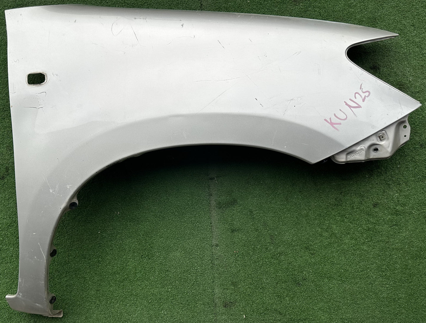 TOYOTA VIGO KUN25 FRONT FENDER WITH HOLE SILVER RH (FFWH017)