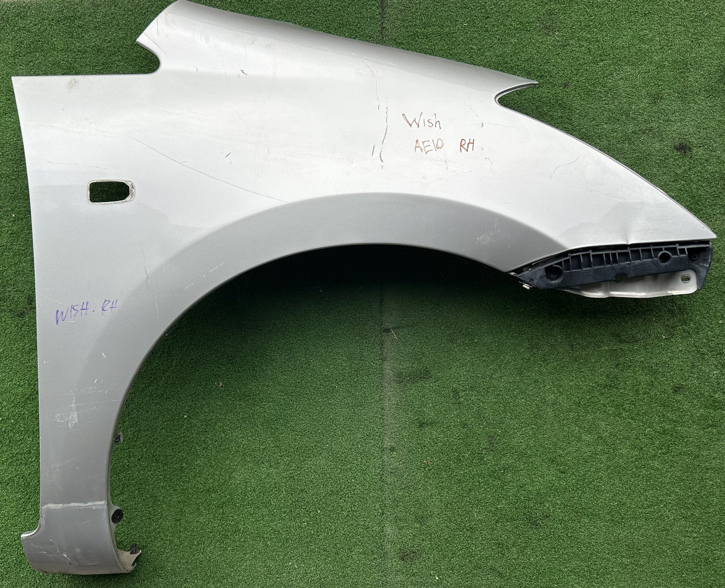 TOYOTA WISH AE10 FRONT FENDER WITH HOLE SILVER RH (FFWH018)