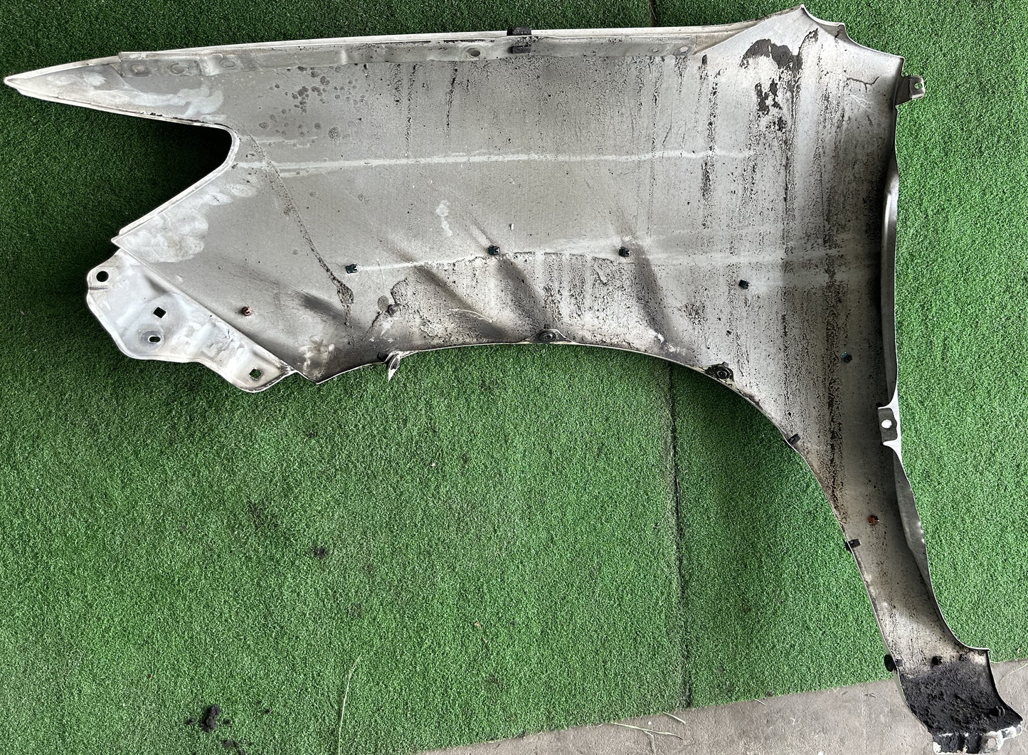 TOYOTA VIGO KUN26 FRONT FENDER WITHOUT HOLE WHITE RH (FFWH021)
