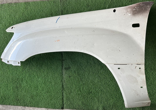 TOYOTA LAND CRUISER L100 FRONT FENDER WITH HOLE WHITE LH (FFWH022)