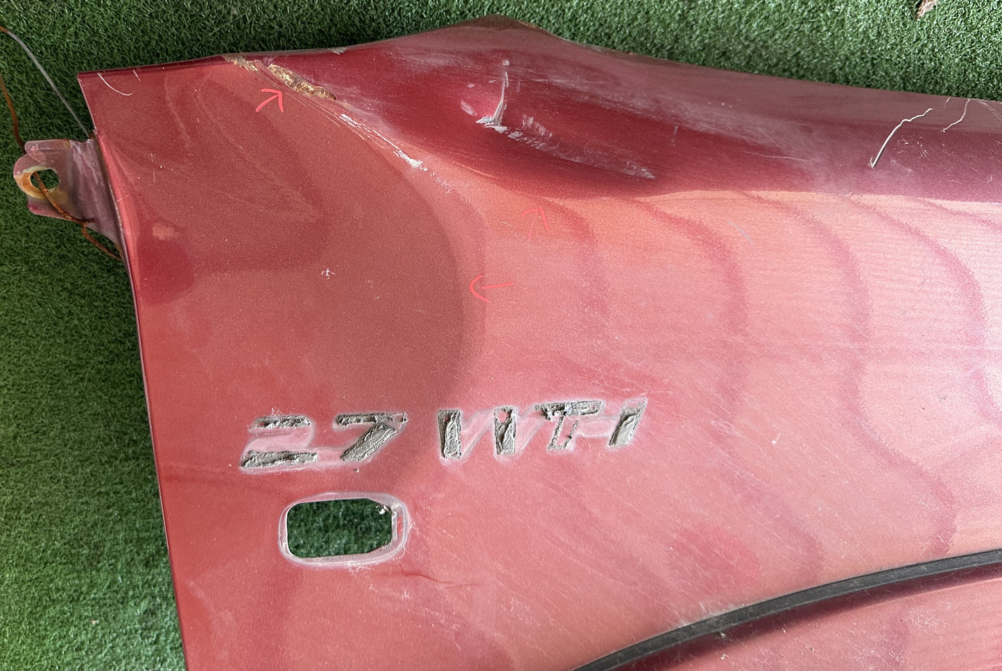 TOYOTA FORTUNER KUN50 FRONT FENDER WITH HOLE RED RH (FFWH025)