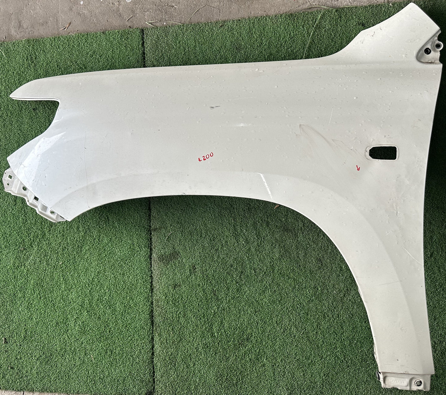 TOYOTA LAND CRUISER L200 FRONT FENDER WITH HOLE WHITE LH (FFWH027)