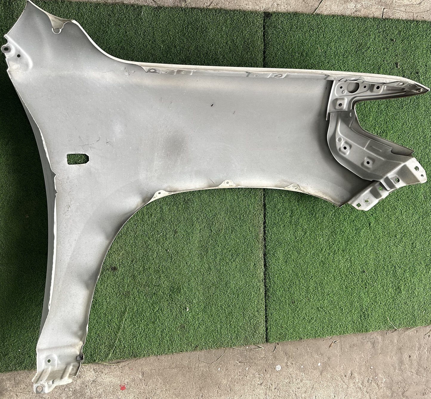 TOYOTA LAND CRUISER L200 FRONT FENDER WITH HOLE WHITE LH (FFWH027)
