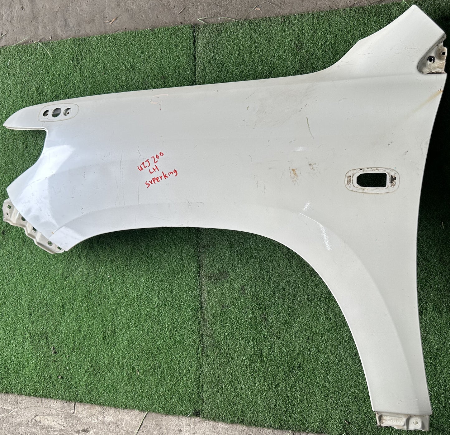 TOYOTA SUPERKING UJZ200 FRONT FENDER WITH HOLE WHITE LH (FFWH028)