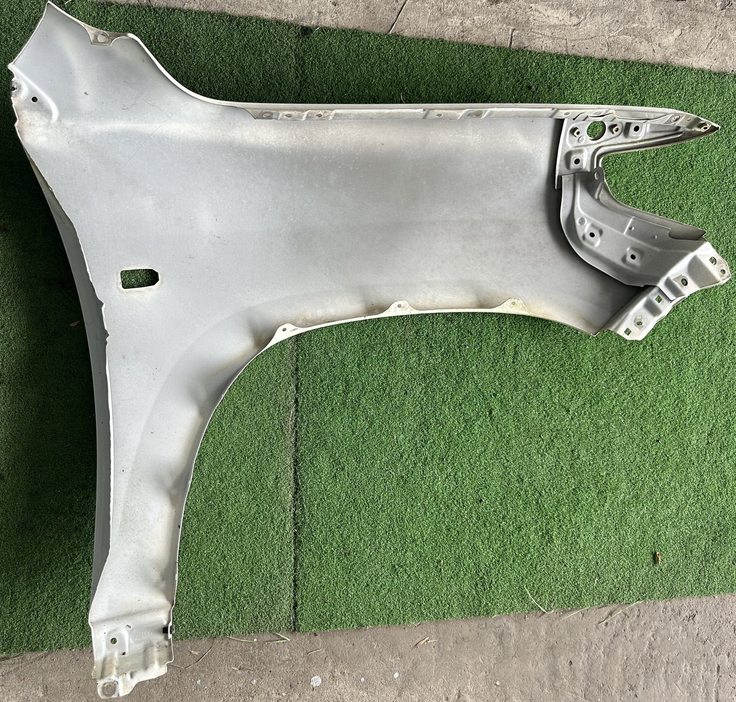 TOYOTA SUPERKING UJZ200 FRONT FENDER WITH HOLE WHITE LH (FFWH028)