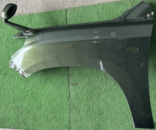 TOYOTA LAND CRUISER L200 FRONT FENDER WITH HOLE GREEN LH (FFWH029)